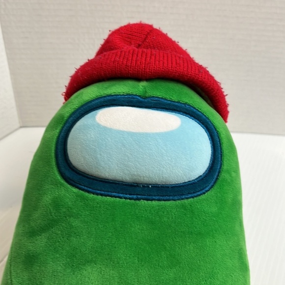 Among Us character green red toque - Picture 2 of 5